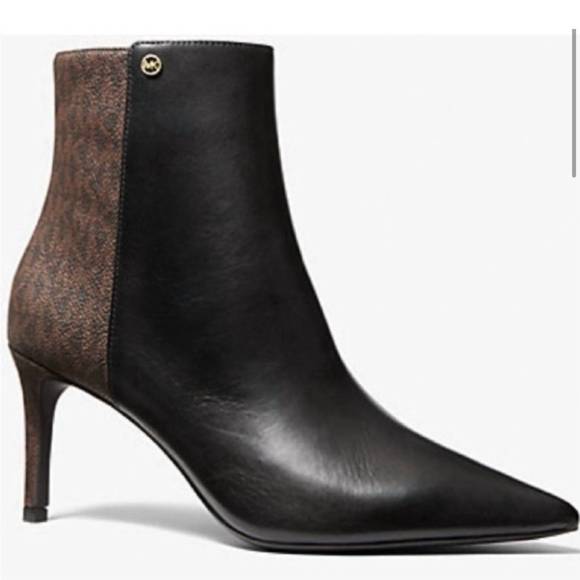 NEW MICHAEL KORS women's alina flex pointed toe logo booties in black - Picture 1 of 2